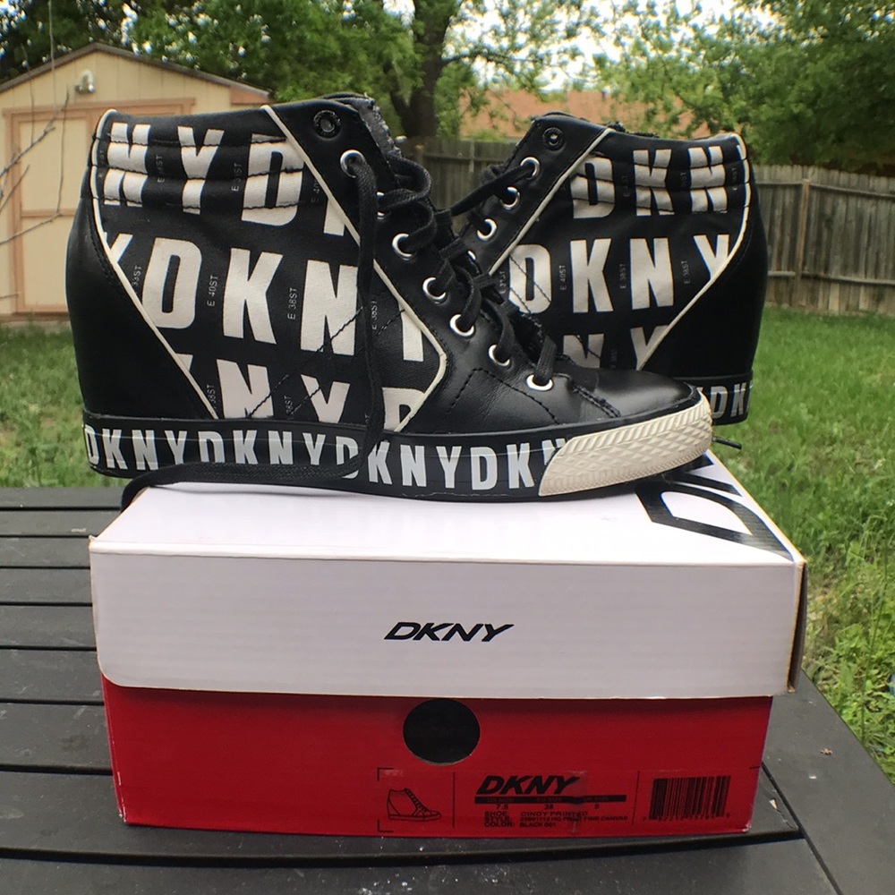 Like new, DKNY CITY WEDGE SNEAKER